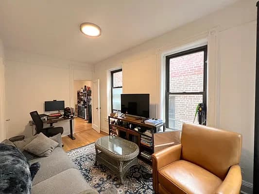 19 Stuyvesant Oval #05-B, Manhattan, NY 10009 apartment_living_room 1