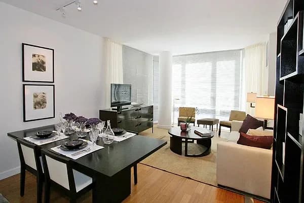 337 West 37 Street #1908, Manhattan, NY 10018 apartment_living_room 1