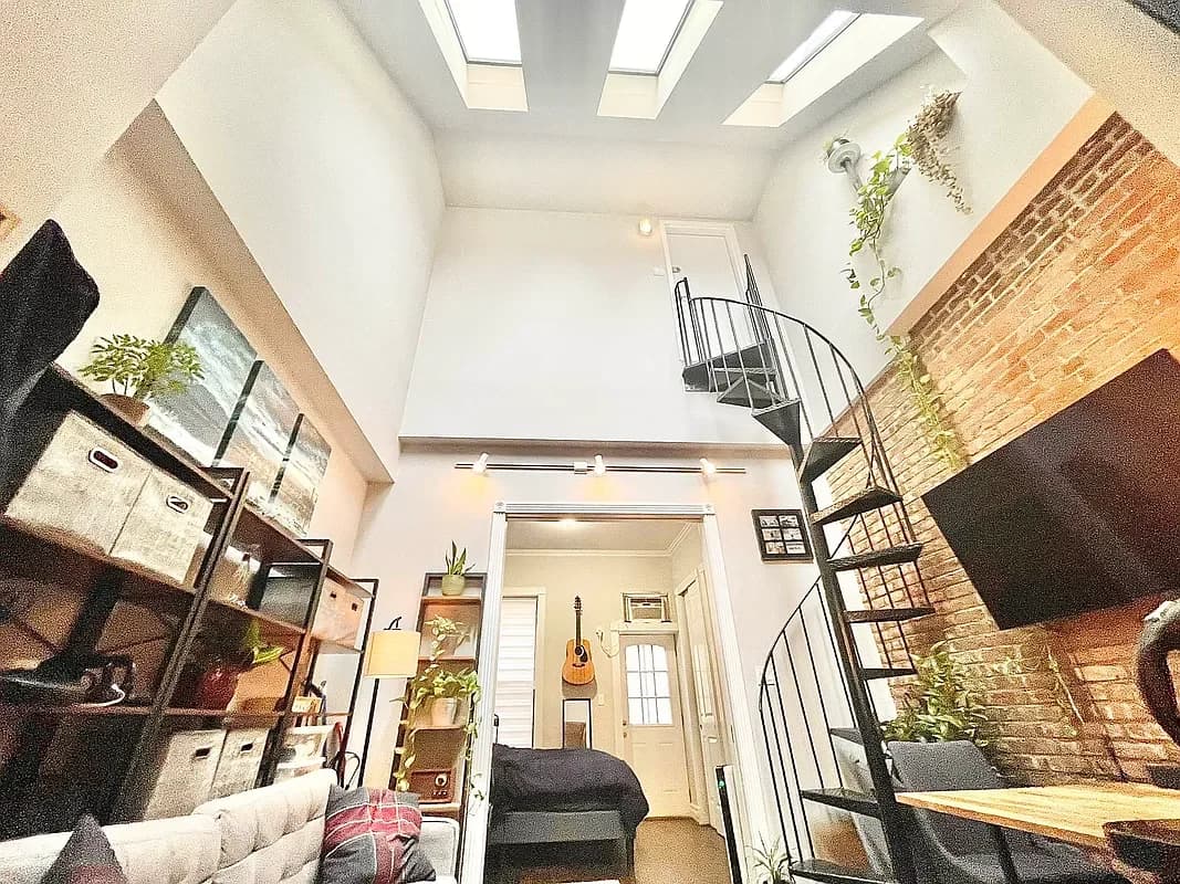 212 East 25 Street #20, Manhattan, NY 10010 apartment_living_room 1