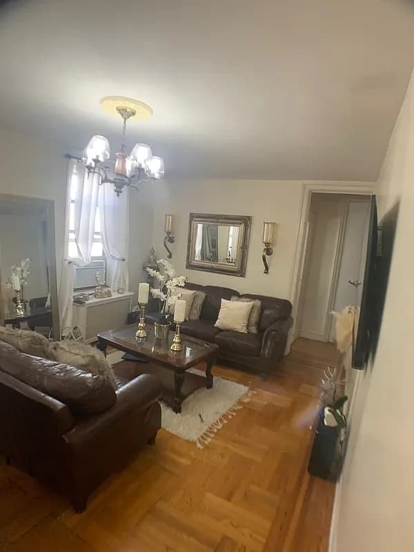 701 West 176 Street #6C, Manhattan, NY 10033 apartment_living_room 1