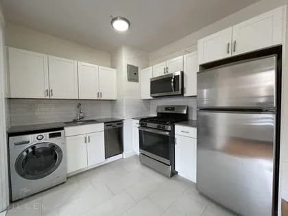 2521 31 Avenue #A44, Queens, NY 11102
