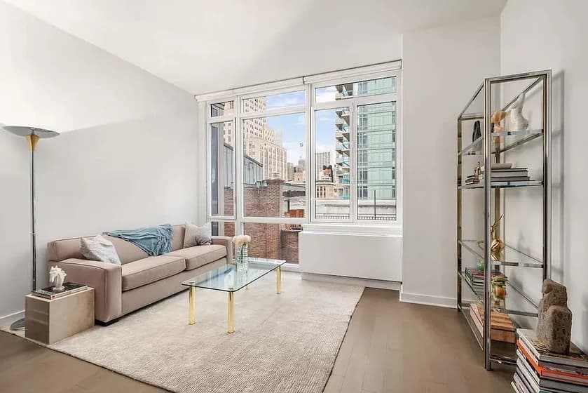 125 W 31 St #PHC, Manhattan, NY 10001 apartment_living_room 1