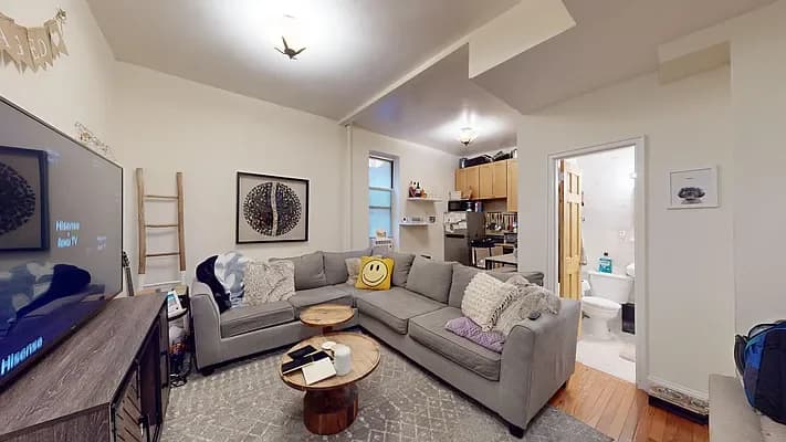 107 West 68 Street #3D, Manhattan, NY 10023 apartment_living_room 1