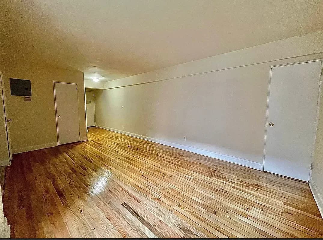 143-09 Barclay Avenue #5E, Queens, NY 11355 apartment_living_room 1