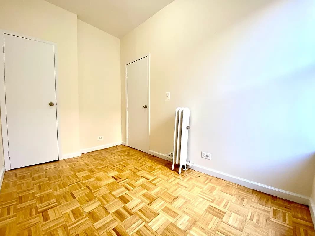 519 E 78 St #6H, Manhattan, NY 10075 apartment_living_room 1