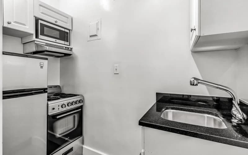 24 5 Avenue #425, Manhattan, NY 10011 1