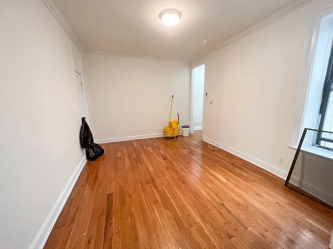 30-95 29 Street #1-A, Queens, NY 11102 apartment_living_room 1