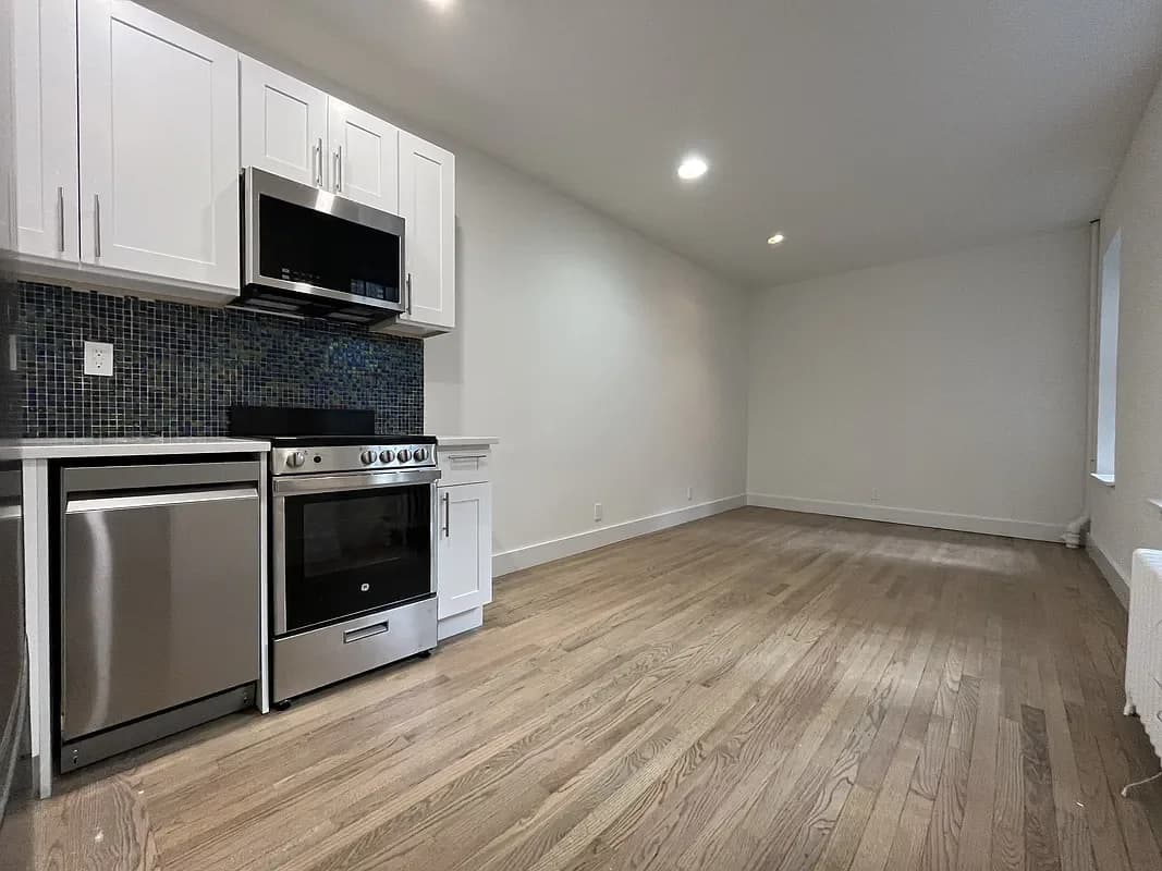 92 Grove Street #23, Manhattan, NY 10014 apartment_living_room 1