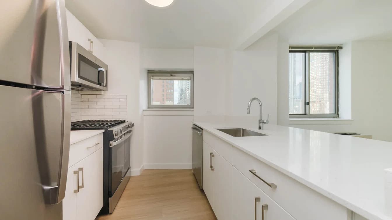 400 W 37 St #5W, Manhattan, NY 10018 1