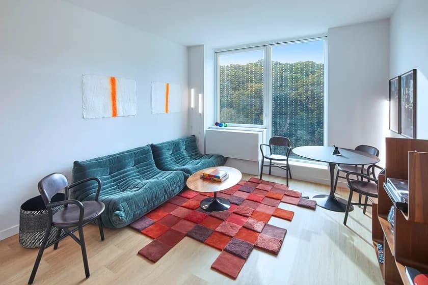 4650 Broadway #1705, Manhattan, NY 10040 apartment_living_room 1