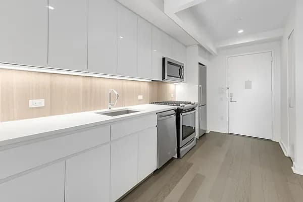 AltaLIC 29-22 Northern Boulevard #1402, Queens, NY 11101 apartment_kitchen 1