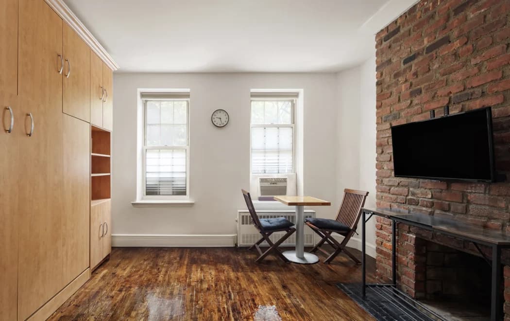 210 East 21 Street #2D, Manhattan, NY 10010 1