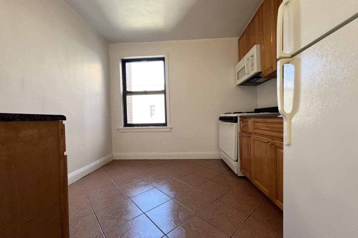 18-10 21 Avenue #3A, Queens, NY 11105