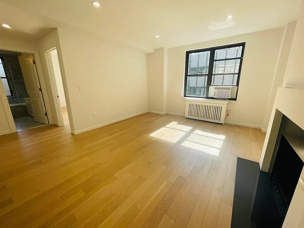 160 East 48 Street #F, Manhattan, NY 10017 apartment_living_room 1