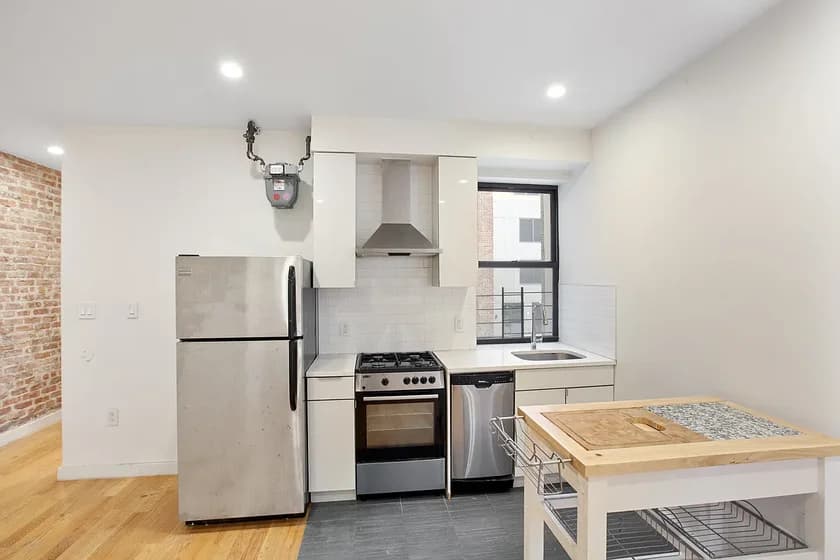 517 W 180 St #10, Manhattan, NY 10033 apartment_kitchen 3