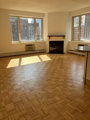 95 Worth Street #1404, Manhattan, NY 10013 apartment_living_room 1