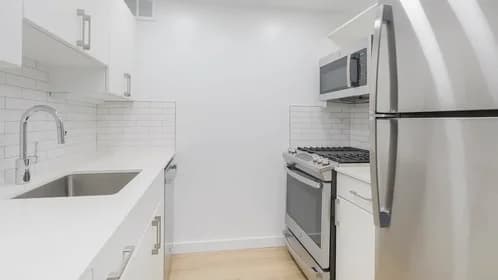 400 W 37 St #12R, Manhattan, NY 10018