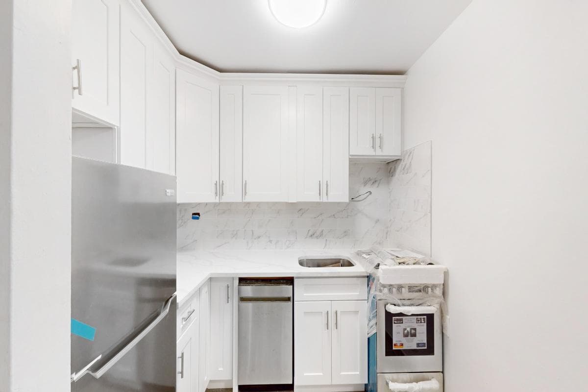 165 Christopher Street #6R, Manhattan, NY 10014 apartment_kitchen 13