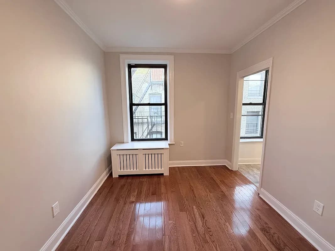 2521 31 Avenue #C51, Queens, NY 11102 apartment_living_room 1