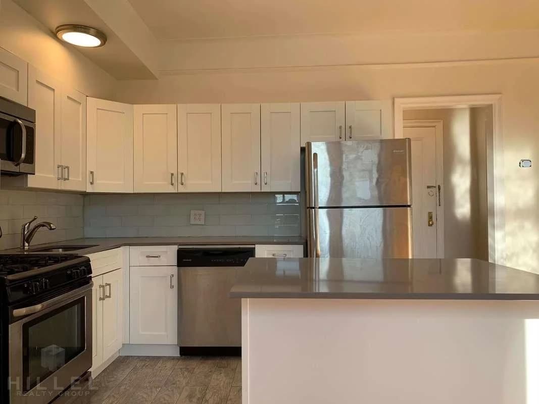 25-74 33 Street #4E, Queens, NY 11102 1