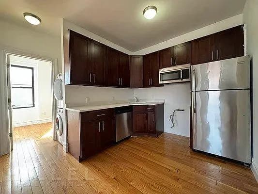 37-21 Ditmars Boulevard #4-D2, Queens, NY 11105 1