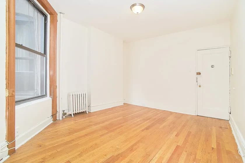 211 West 80 Street #1A, Manhattan, NY 10024 apartment_living_room 1