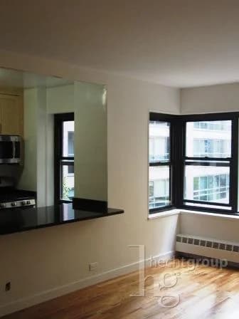 412 East 55 Street #4H, Manhattan, NY 10022 apartment_living_room 1