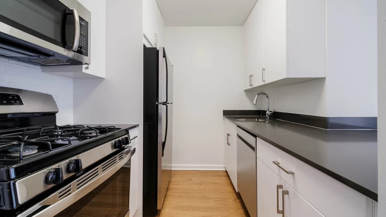 300 East 39 Street #22G, Manhattan, NY 10016 1