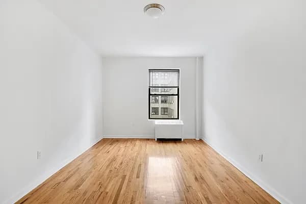 920 Riverside Drive #42B, Manhattan, NY 10032 apartment_living_room 1