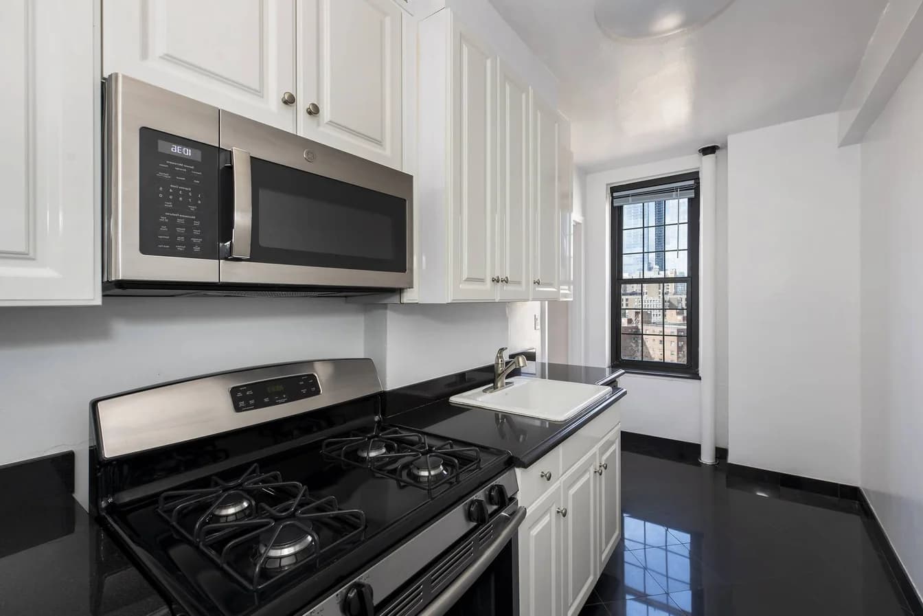 435 W 23 St #05F, Manhattan, NY 10011 1