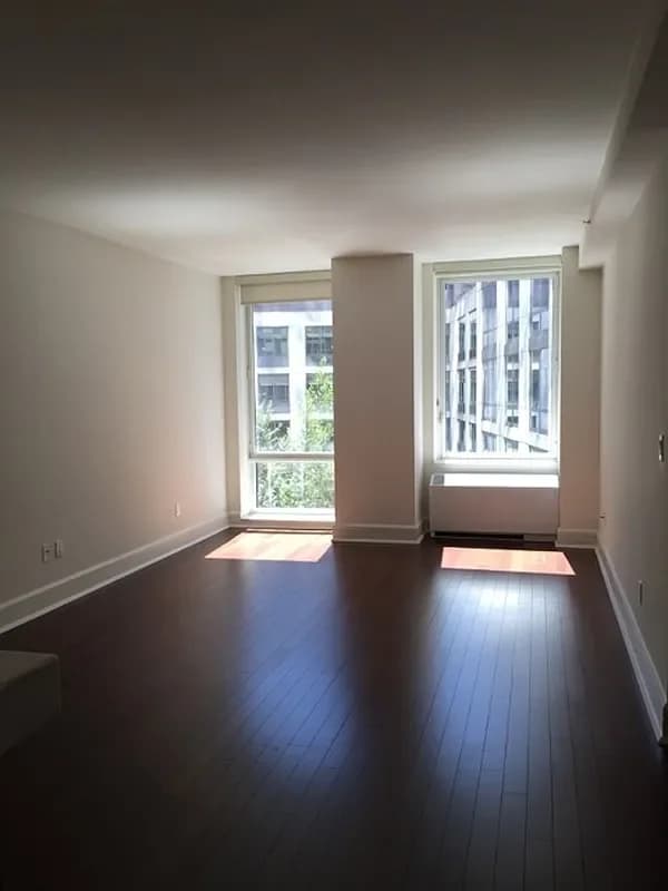 60 Riverside Boulevard #918, Manhattan, NY 10069 apartment_living_room 1