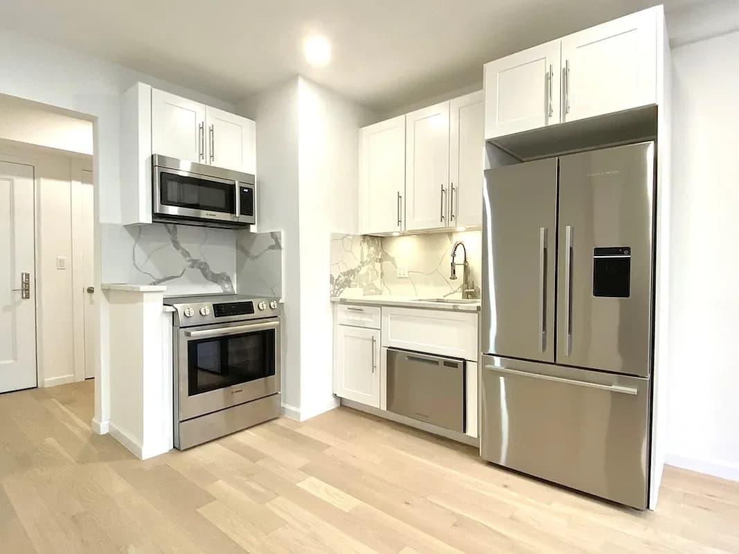 160 East 48 Street #9J, Manhattan, NY 10017 apartment_kitchen 1