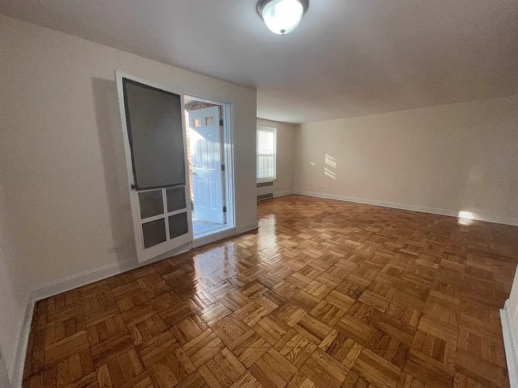 178-10 Wexford Terrace #2R, Queens, NY 11432 apartment_living_room 1