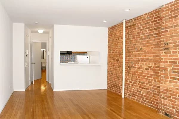 315 East 81 Street #3FE, Manhattan, NY 10028 apartment_living_room 1