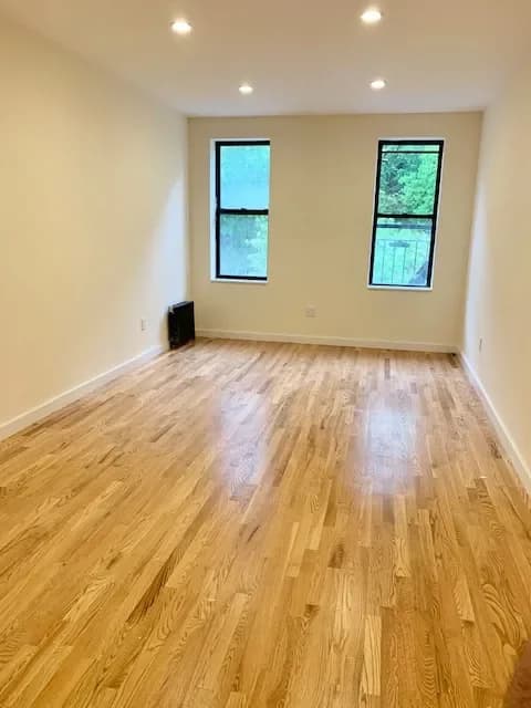 209 Bennett Avenue #4D, Manhattan, NY 10040 apartment_living_room 1