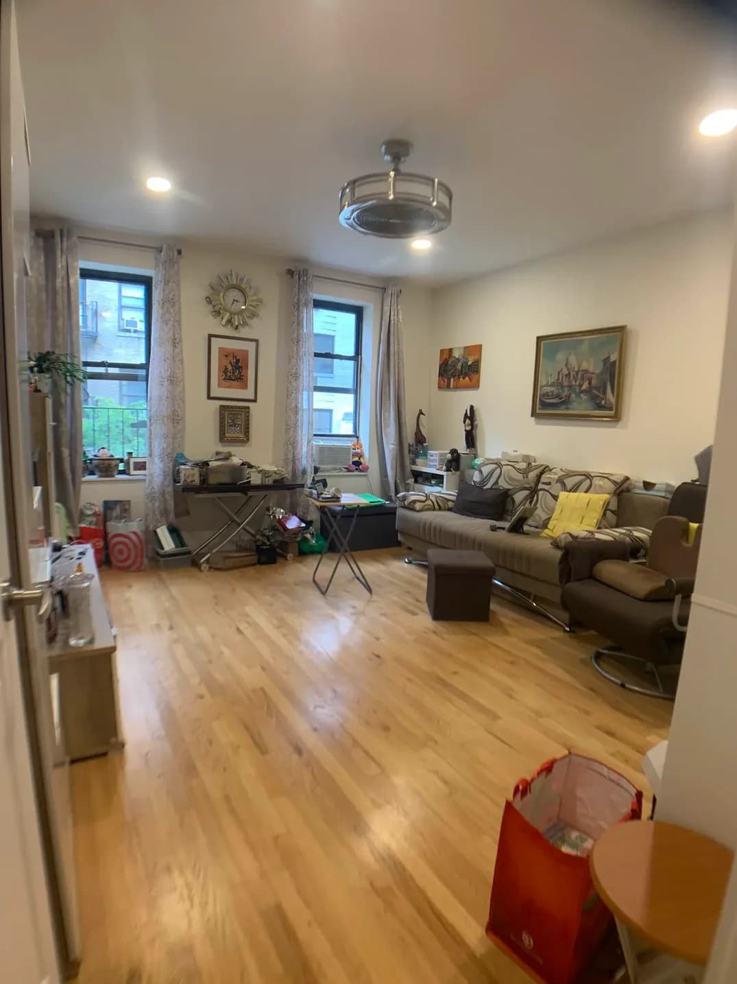 10 Cooper Street #1A, Manhattan, NY 10034 apartment_living_room 1