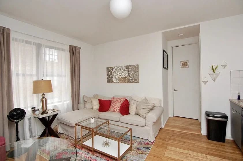 500 W 140 St #4-E, Manhattan, NY 10031 apartment_living_room 1