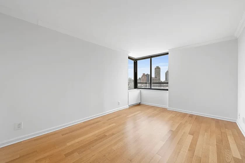 800 5 Avenue #20A, Manhattan, NY 10065 apartment_living_room 1