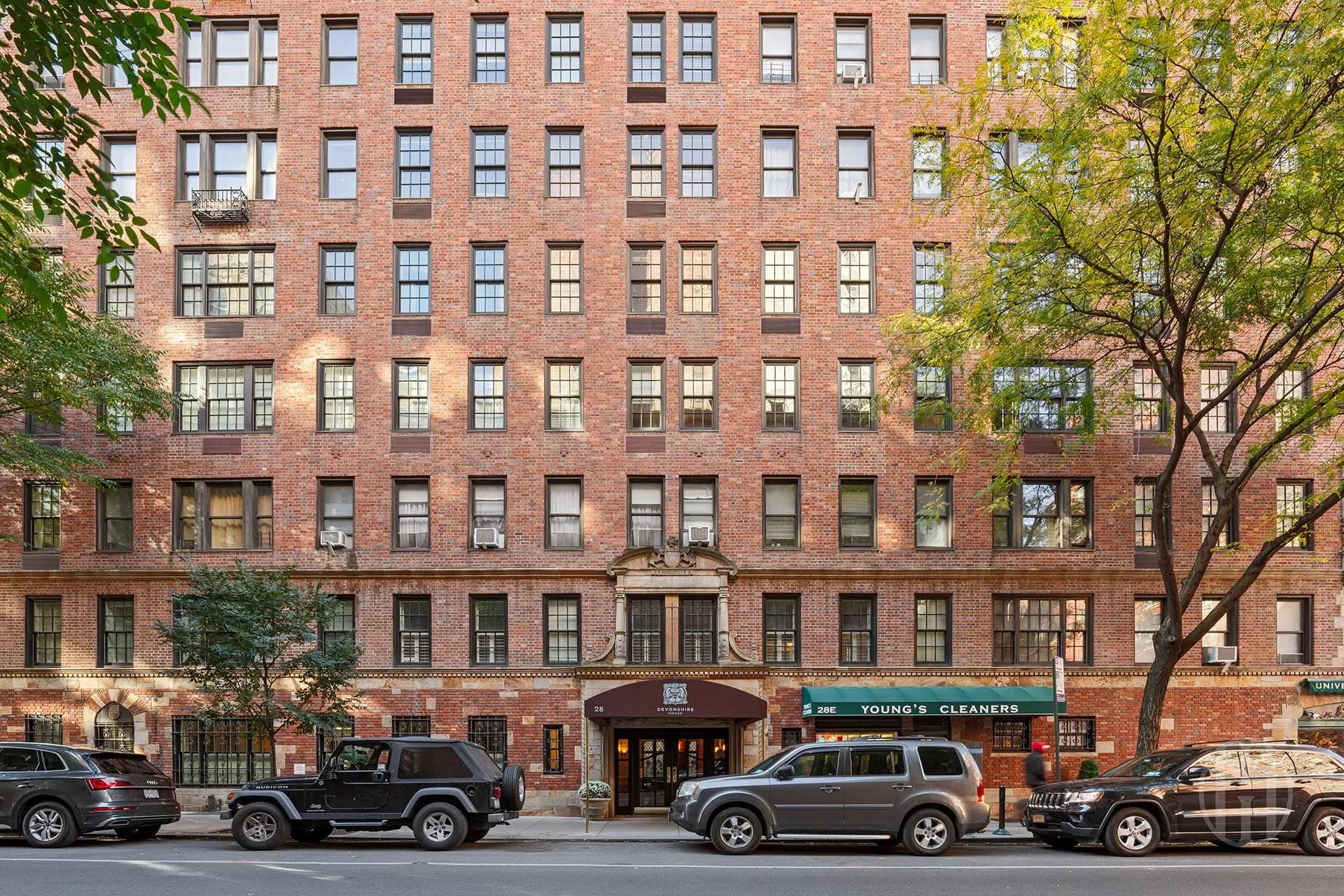 28 East 10 Street