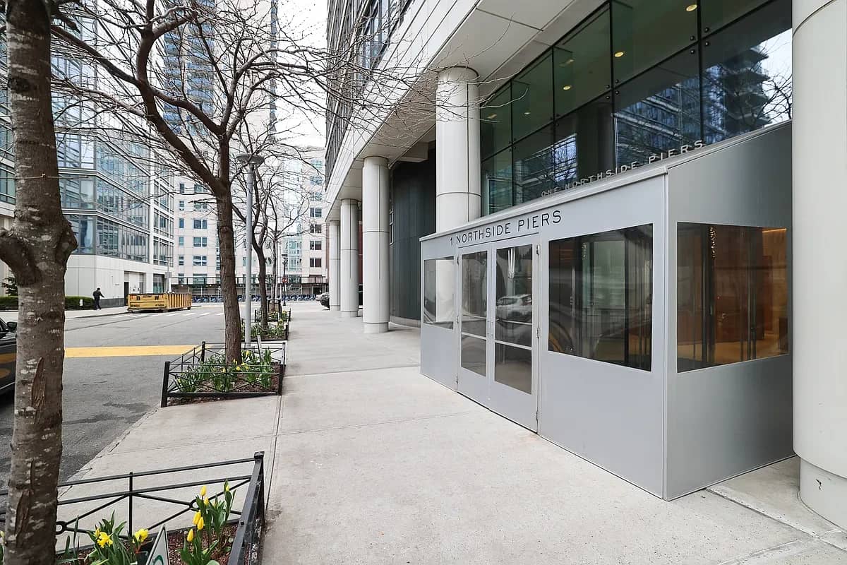 1 Northside Piers
