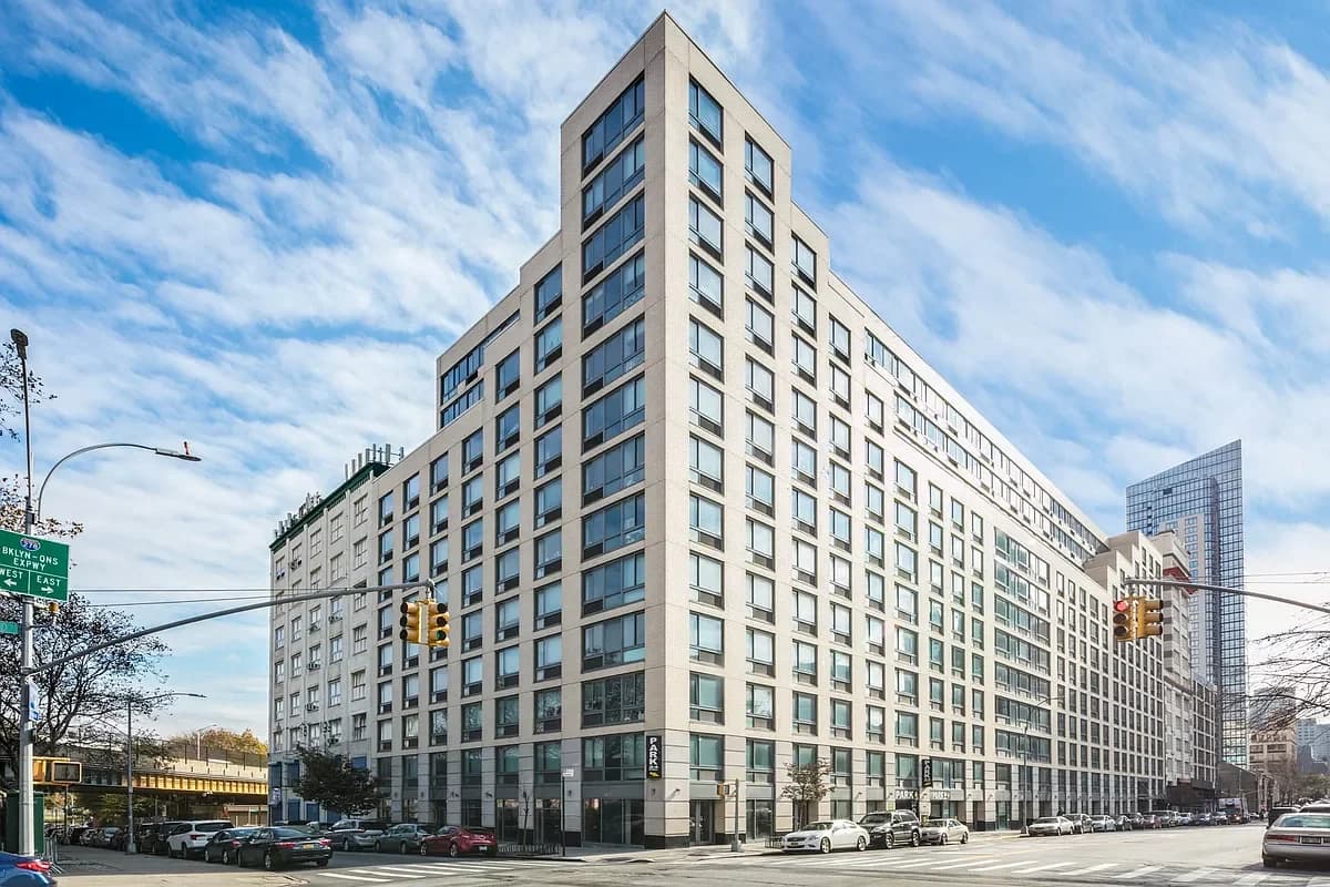100 Willoughby Street