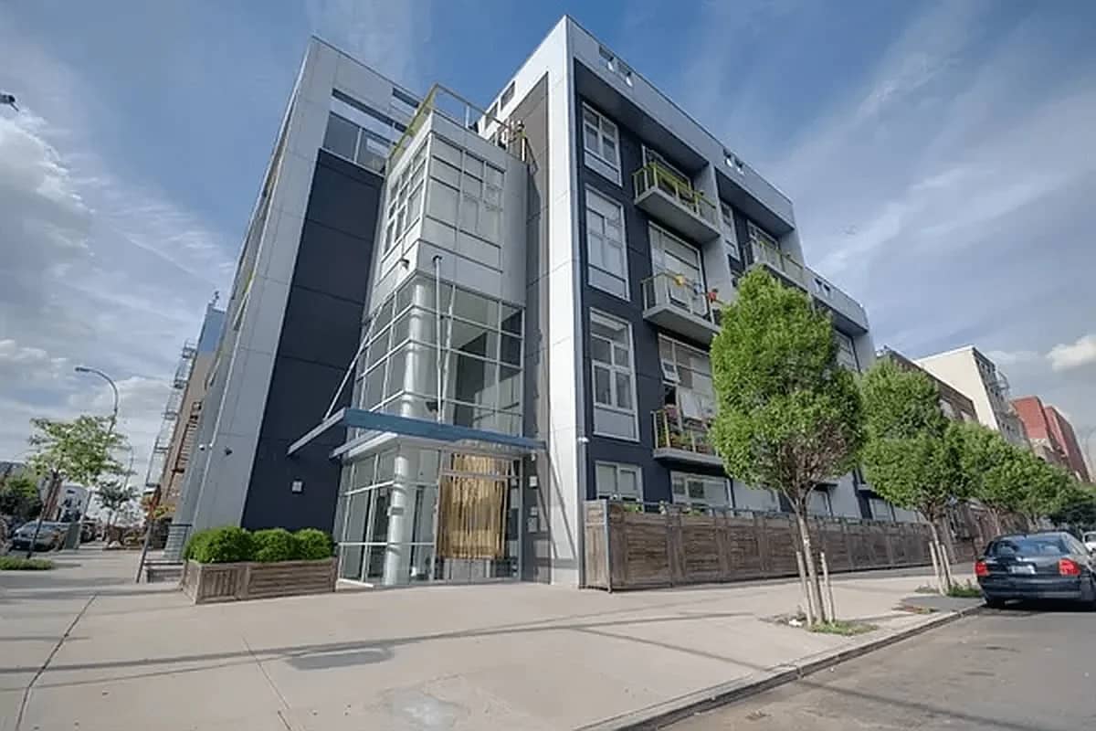 390 Lorimer Street