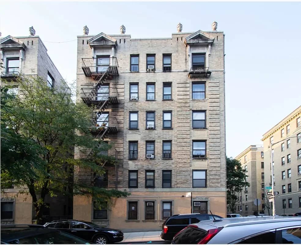 2 Pinehurst Avenue