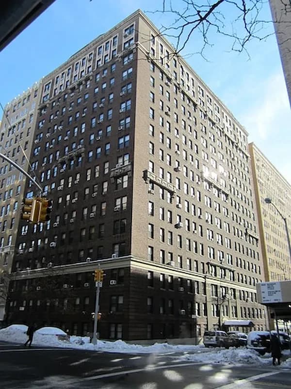 900 West End Avenue