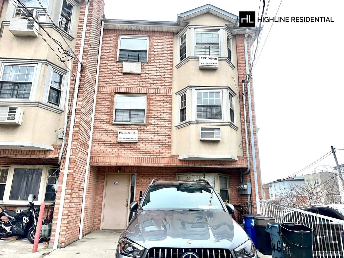 1044 Crescent Street