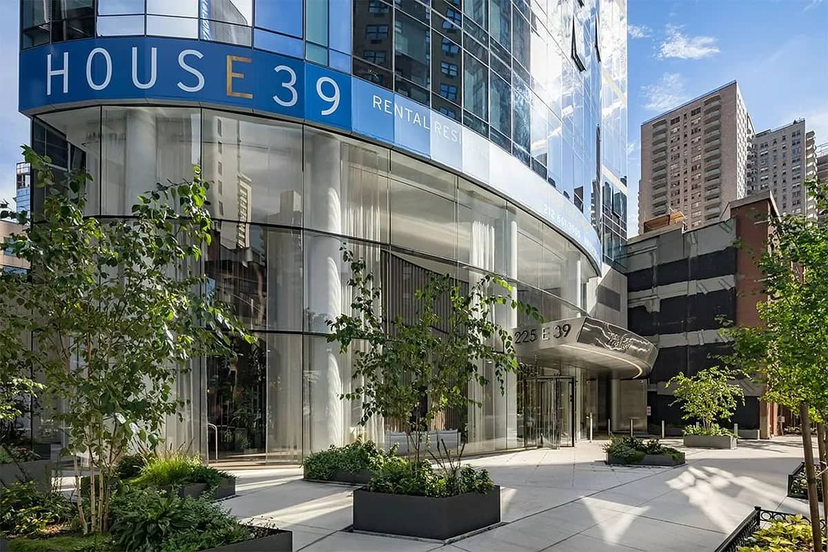 225 East 39 Street
