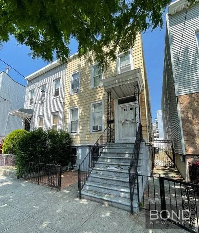 32-11 38 Avenue