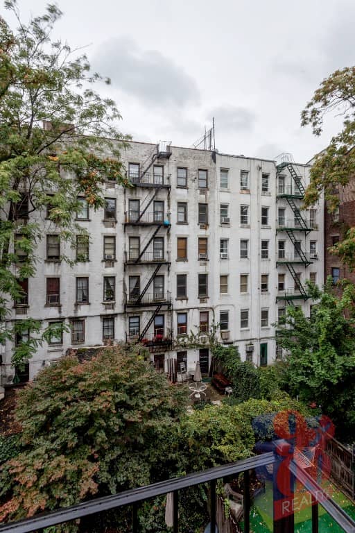 422 East 9 Street