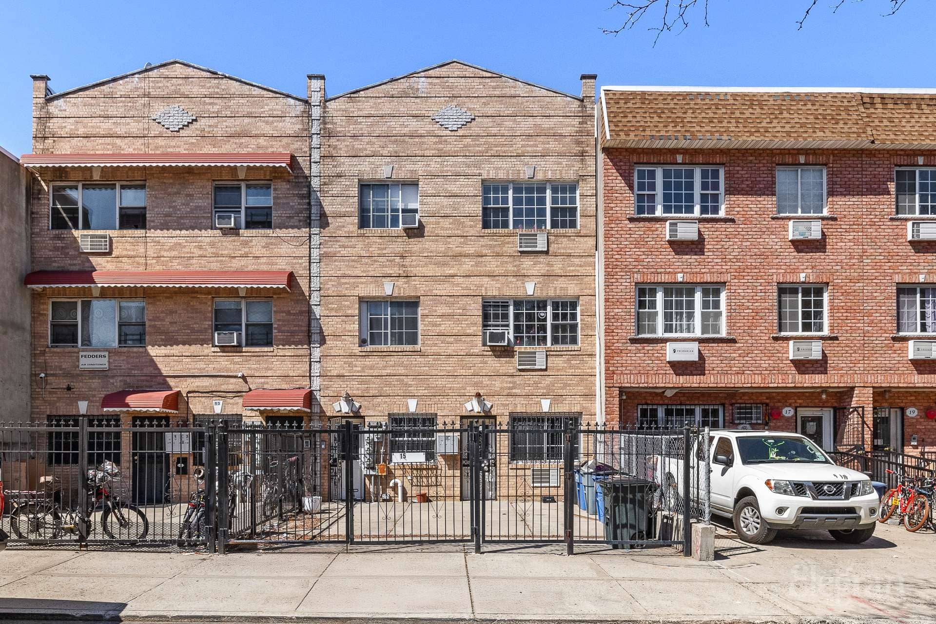 15 Covert St