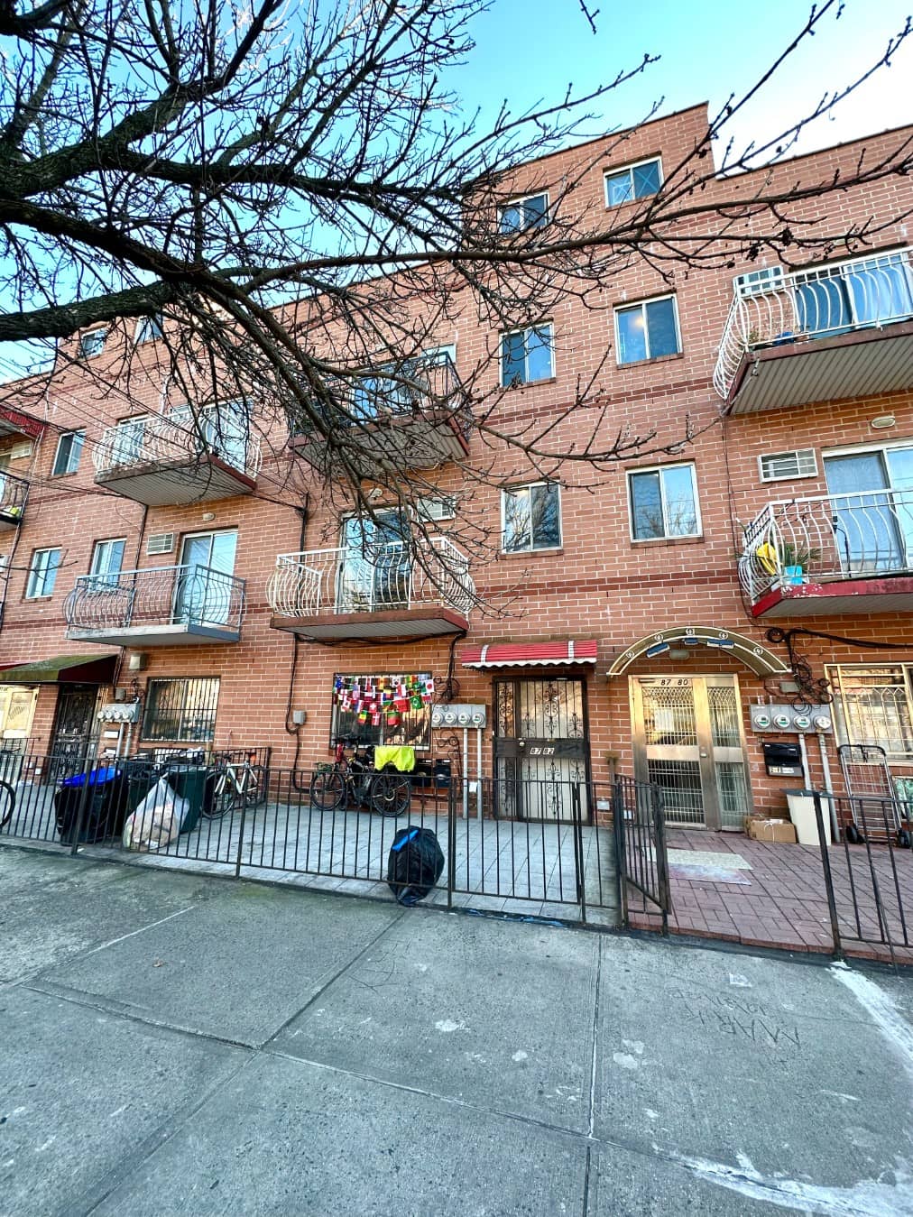 87-82 52 Avenue